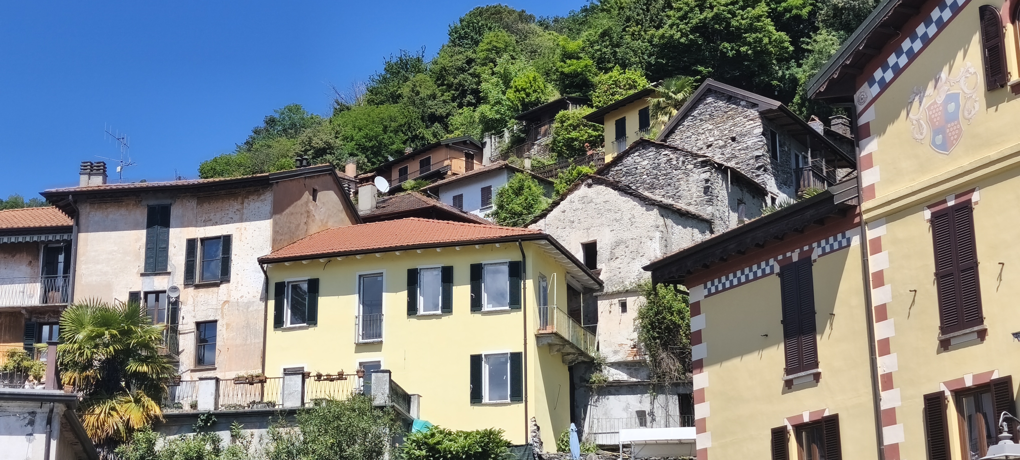 Oltre il Confine: Tra l'Eleganza di Ascona e il Fascino Imperiale di Maccagno